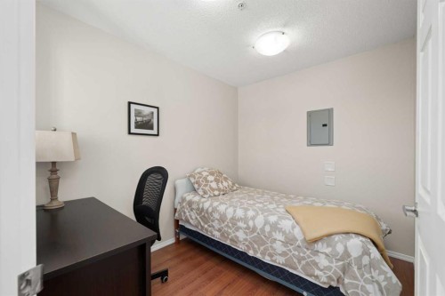 2321-700 Willowbrook Road Nw, Airdrie, AB - Indoor Photo Showing Bedroom