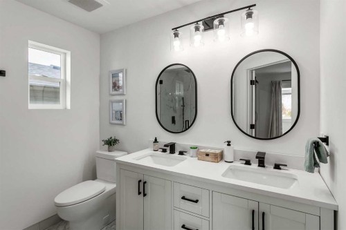 59 Rivercroft Close Se, Calgary, AB - Indoor Photo Showing Bathroom