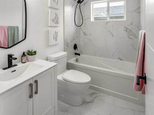 59 Rivercroft Close Se, Calgary, AB - Indoor Photo Showing Bathroom