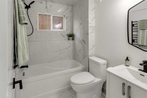 59 Rivercroft Close Se, Calgary, AB - Indoor Photo Showing Bathroom