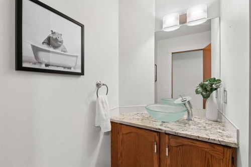 14125 Evergreen Street Sw, Calgary, AB - Indoor Photo Showing Bathroom