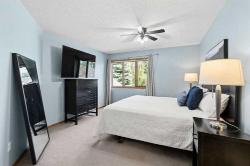 14125 Evergreen Street Sw, Calgary, AB - Indoor Photo Showing Bedroom
