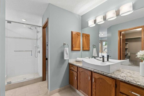 14125 Evergreen Street Sw, Calgary, AB - Indoor Photo Showing Bathroom