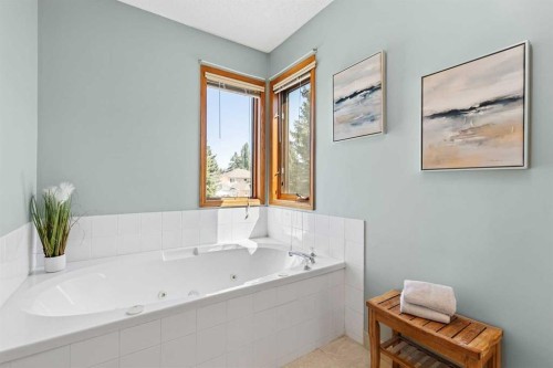 14125 Evergreen Street Sw, Calgary, AB - Indoor Photo Showing Bathroom