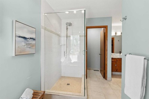 14125 Evergreen Street Sw, Calgary, AB - Indoor Photo Showing Bathroom