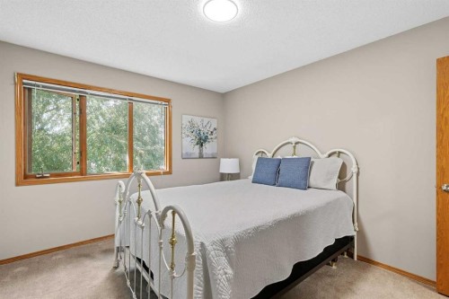 14125 Evergreen Street Sw, Calgary, AB - Indoor Photo Showing Bedroom