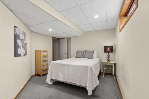 14125 Evergreen Street Sw, Calgary, AB - Indoor Photo Showing Bedroom