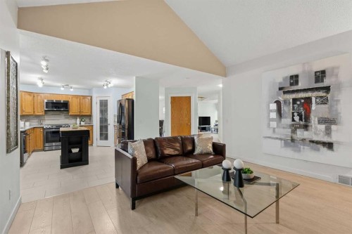 14125 Evergreen Street Sw, Calgary, AB - Indoor Photo Showing Living Room