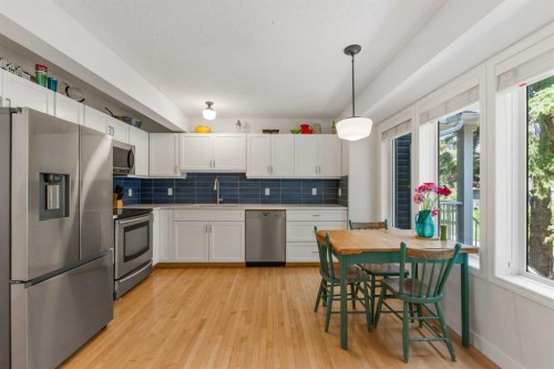 472 Regal Park Ne, Calgary, AB - Indoor Photo Showing Kitchen