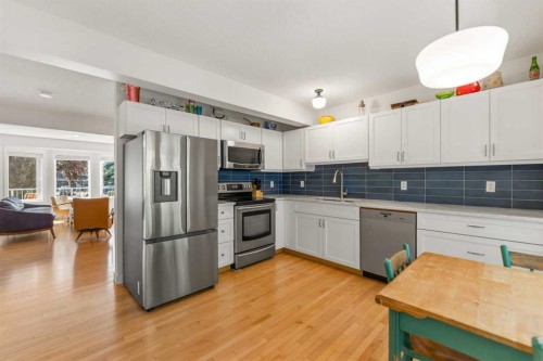 472 Regal Park Ne, Calgary, AB - Indoor Photo Showing Kitchen