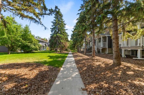 472 Regal Park Ne, Calgary, AB - Outdoor