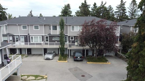 472 Regal Park Ne, Calgary, AB - Outdoor With Facade