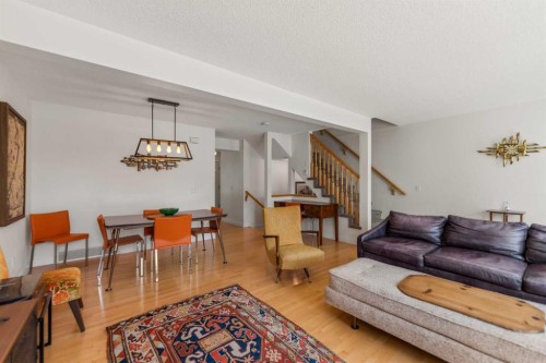 472 Regal Park Ne, Calgary, AB - Indoor Photo Showing Living Room