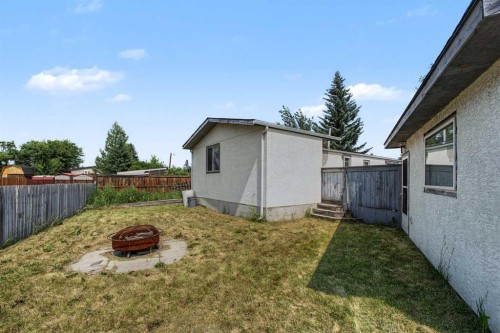 145 Spring Haven Mews Se, Airdrie, AB - Outdoor With Exterior