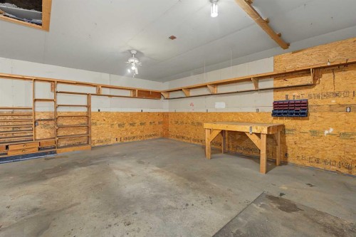 145 Spring Haven Mews Se, Airdrie, AB - Indoor Photo Showing Garage