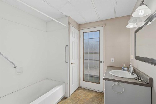 145 Spring Haven Mews Se, Airdrie, AB - Indoor Photo Showing Bathroom