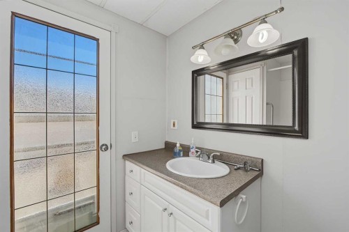 145 Spring Haven Mews Se, Airdrie, AB - Indoor Photo Showing Bathroom