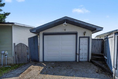 145 Spring Haven Mews Se, Airdrie, AB - Outdoor With Exterior