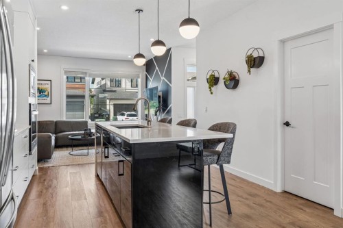 125 Rochester Way Nw, Calgary, AB - Indoor Photo Showing Kitchen With Upgraded Kitchen