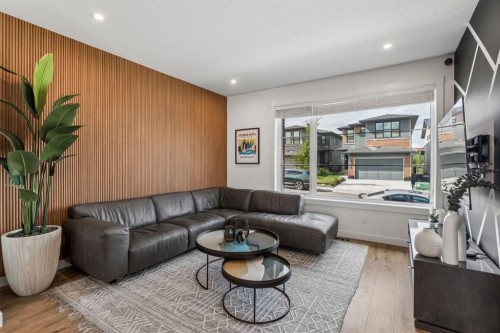 125 Rochester Way Nw, Calgary, AB - Indoor Photo Showing Living Room