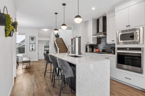 125 Rochester Way Nw, Calgary, AB - Indoor Photo Showing Kitchen With Upgraded Kitchen
