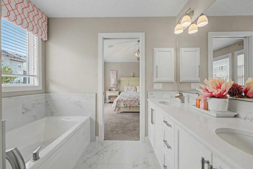 605 Nolan Hill Boulevard Nw, Calgary, AB - Indoor Photo Showing Bathroom
