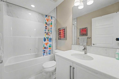 605 Nolan Hill Boulevard Nw, Calgary, AB - Indoor Photo Showing Bathroom