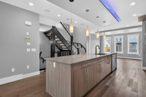 3318 Centre B Street Nw, Calgary, AB - Indoor Photo Showing Kitchen With Upgraded Kitchen