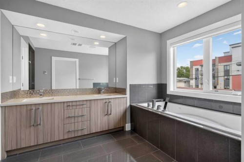 3318 Centre B Street Nw, Calgary, AB - Indoor Photo Showing Bathroom