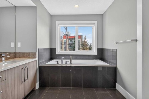 3318 Centre B Street Nw, Calgary, AB - Indoor Photo Showing Bathroom