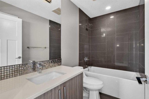 3318 Centre B Street Nw, Calgary, AB - Indoor Photo Showing Bathroom