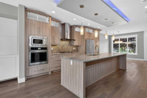 3318 Centre B Street Nw, Calgary, AB - Indoor Photo Showing Kitchen With Upgraded Kitchen