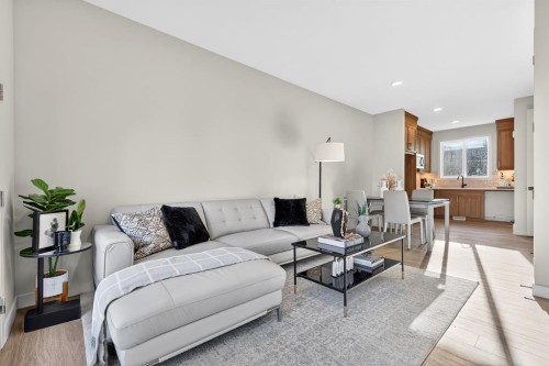 643 53 Avenue Sw, Calgary, AB - Indoor Photo Showing Living Room