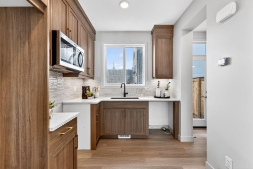 643 53 Avenue Sw, Calgary, AB - Indoor Photo Showing Kitchen