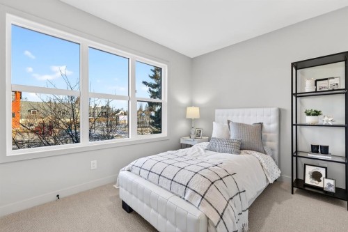 643 53 Avenue Sw, Calgary, AB - Indoor Photo Showing Bedroom
