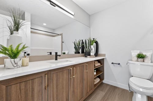 643 53 Avenue Sw, Calgary, AB - Indoor Photo Showing Bathroom
