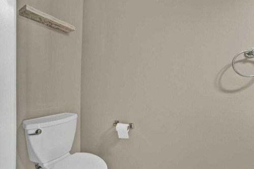 706 Everridge Drive Sw, Calgary, AB - Indoor Photo Showing Bathroom