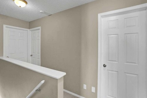 706 Everridge Drive Sw, Calgary, AB - Indoor Photo Showing Other Room