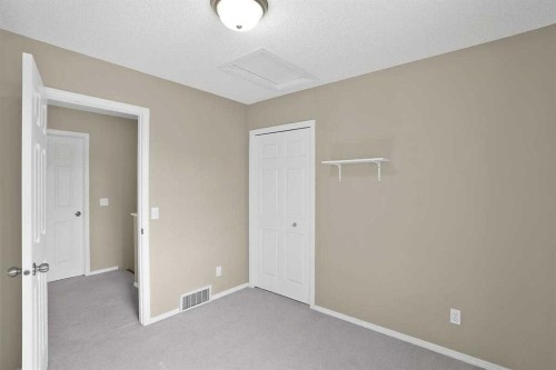 706 Everridge Drive Sw, Calgary, AB - Indoor Photo Showing Other Room