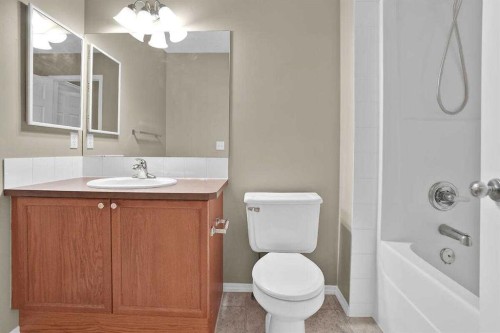 706 Everridge Drive Sw, Calgary, AB - Indoor Photo Showing Bathroom