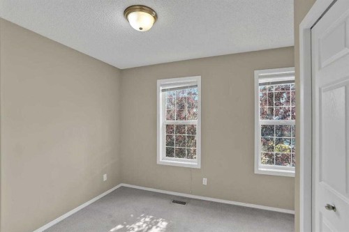 706 Everridge Drive Sw, Calgary, AB - Indoor Photo Showing Other Room