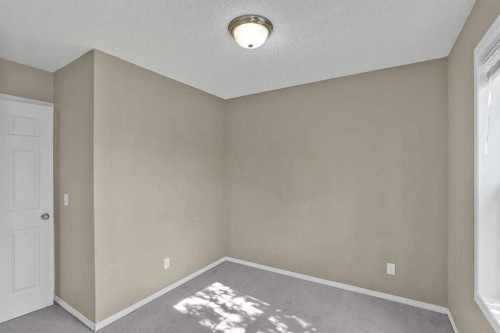 706 Everridge Drive Sw, Calgary, AB - Indoor Photo Showing Other Room