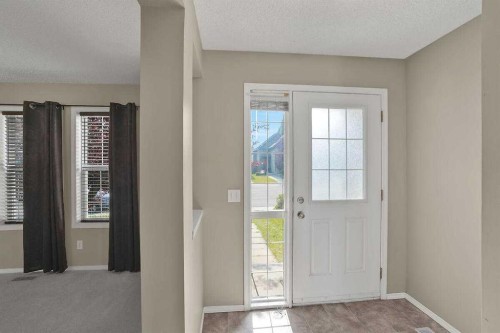 706 Everridge Drive Sw, Calgary, AB - Indoor Photo Showing Other Room