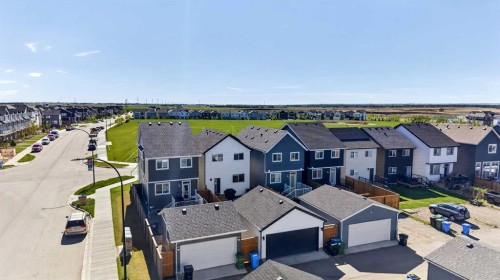 87 Heirloom Boulevard Se, Calgary, AB - Outdoor
