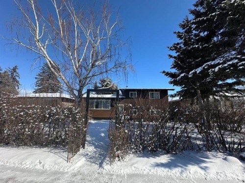 2028 43 Street Se, Calgary, AB - Outdoor