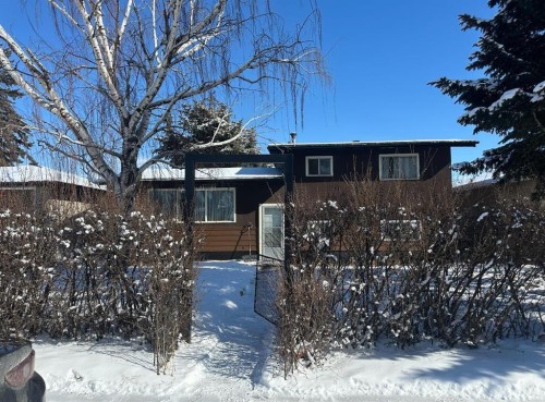 2028 43 Street Se, Calgary, AB - Outdoor