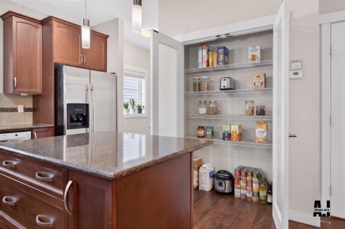 22 Panora Road Nw, Calgary, AB - Indoor Photo Showing Kitchen