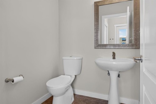 22 Panora Road Nw, Calgary, AB - Indoor Photo Showing Bathroom