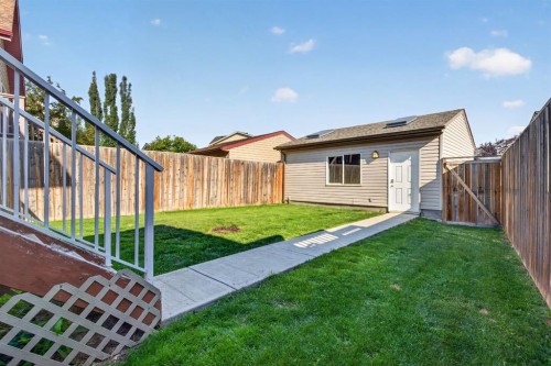 22 Panora Road Nw, Calgary, AB - Outdoor