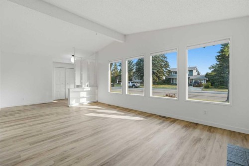 731 Queensland Drive Se, Calgary, AB - Indoor Photo Showing Other Room
